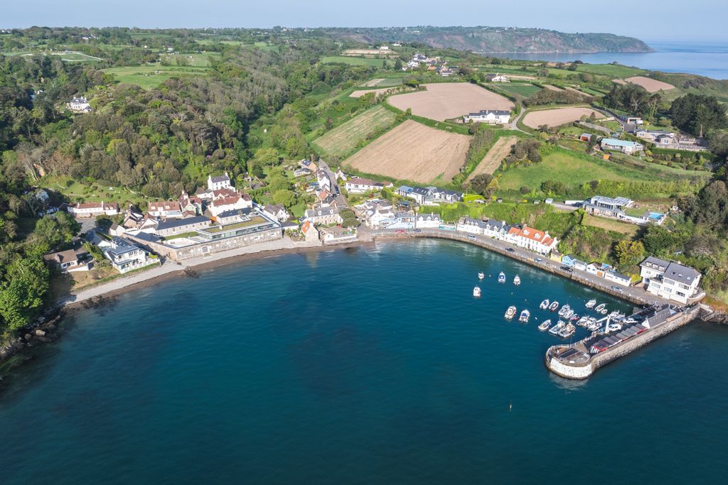 Additional image 3 of 5 bed detached house for saleLe Mont De Rozel, St. Martin, Jersey JE3