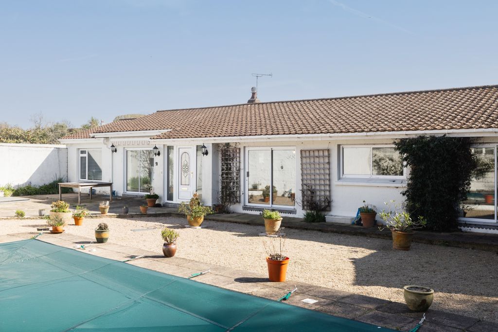 3 bed bungalow for saleBelle Hougue Avenue, Grouville, Jersey JE3