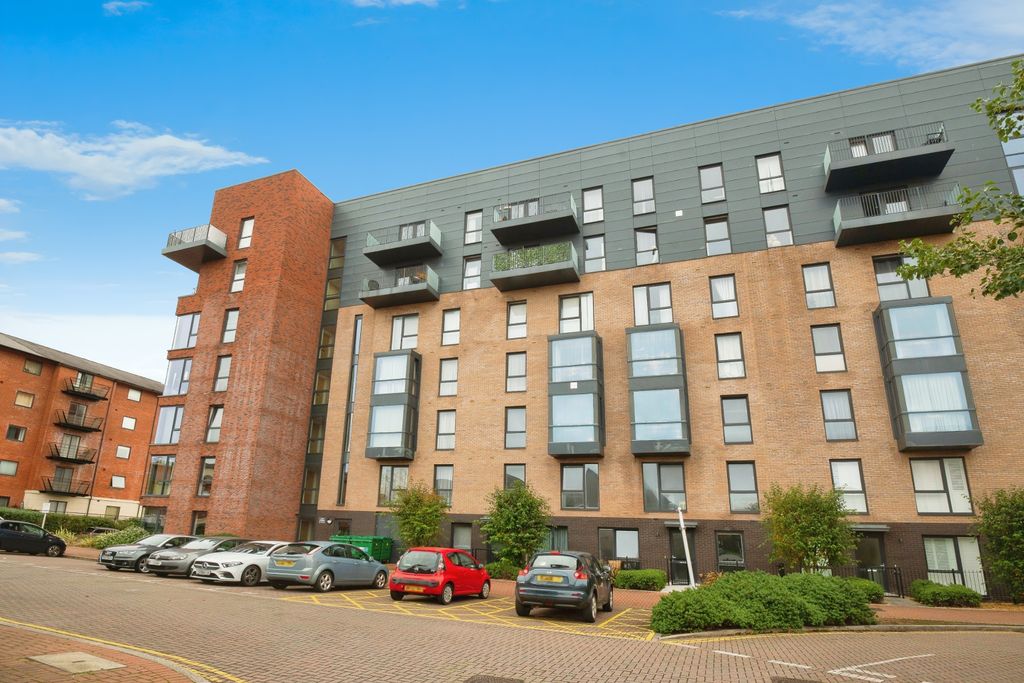 2 bed flat for saleSchooner Drive, Cardiff CF10