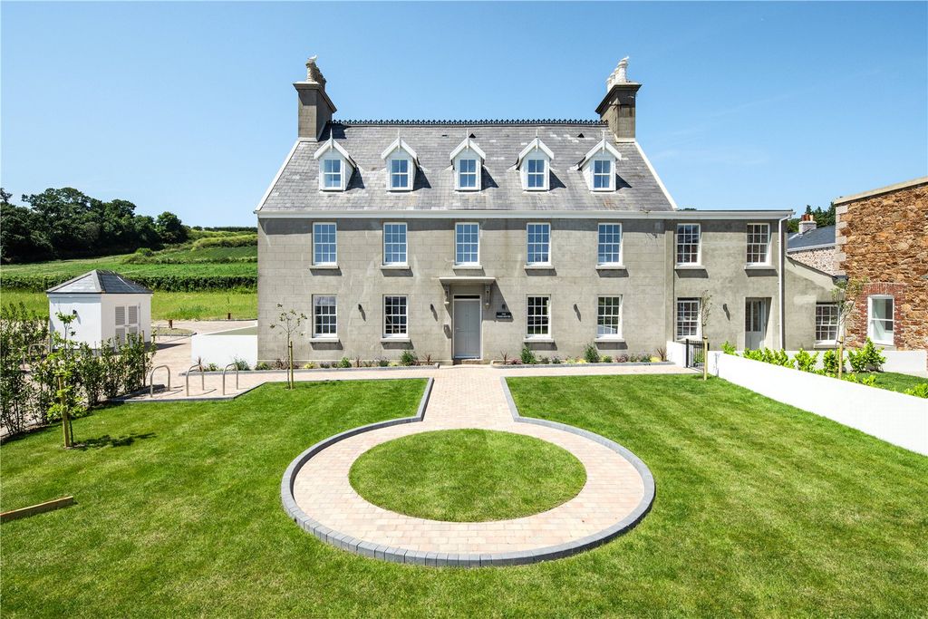 2 bed flat for saleThe Farm House 5, St. Clement JE2