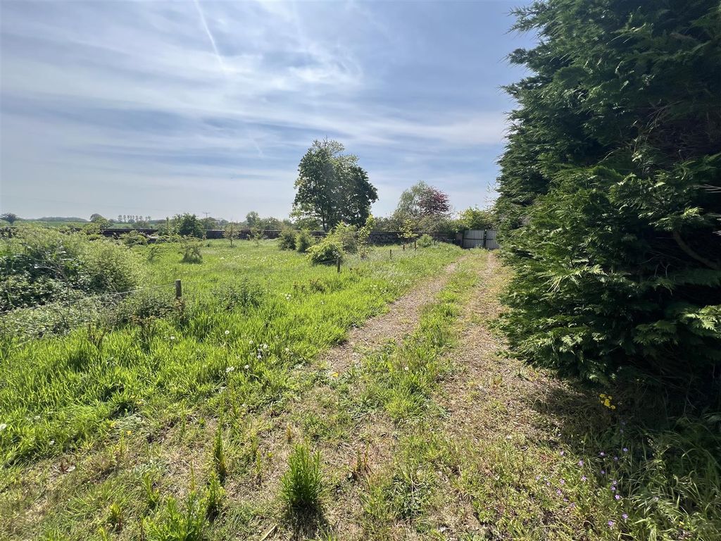 Land for saleWoodton NR35 photo 5