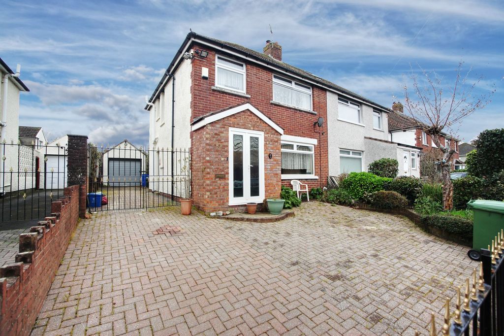 3 bed semi-detached house for saleMendip Road, Llanrumney CF3