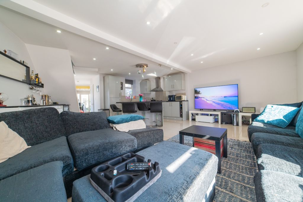 Additional image 5 of 3 bed end terrace house for salePearl Street, Splott CF24