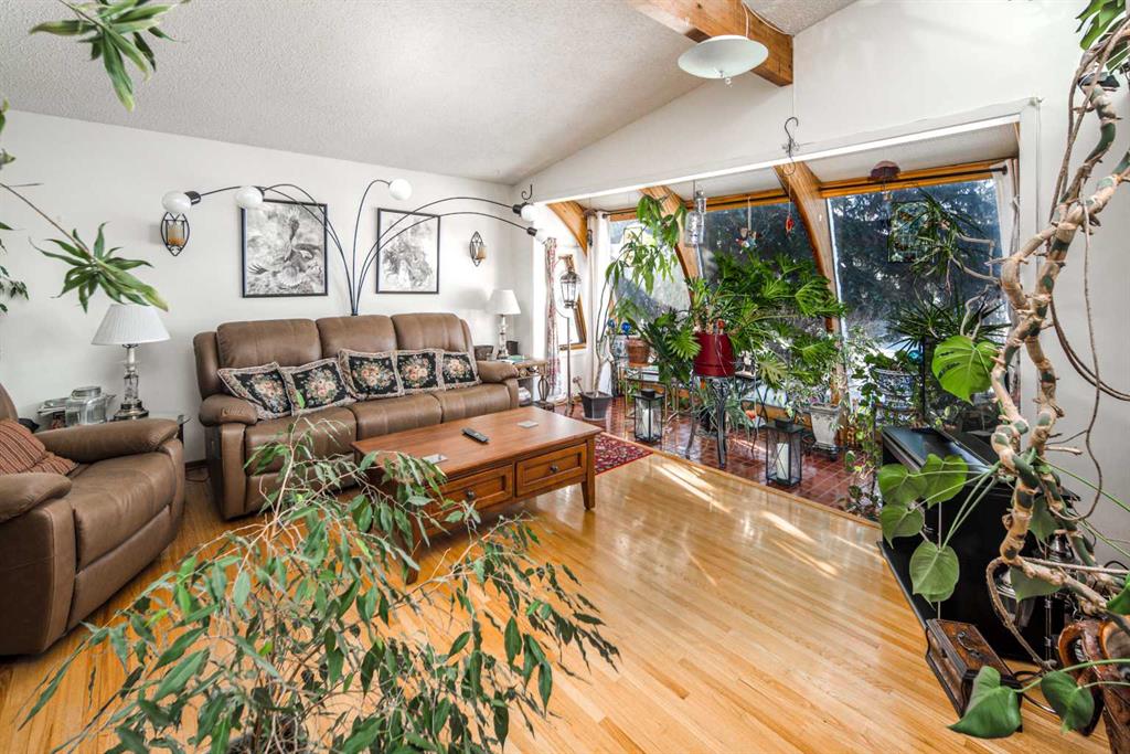 Additional image 2 of 4012 Varsity Drive NW, Calgary, AB, T3A 0Z6