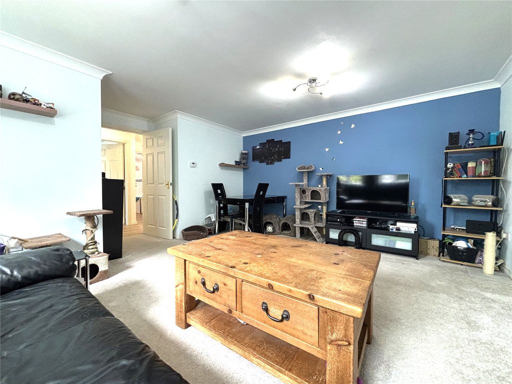 1 bed flat for saleDoctors Acre, Hook, Hampshire RG27 photo 2
