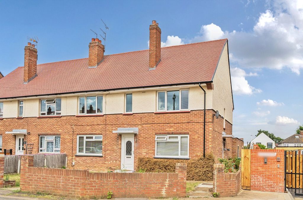 2 bed flat for saleMawney Close, Romford RM7