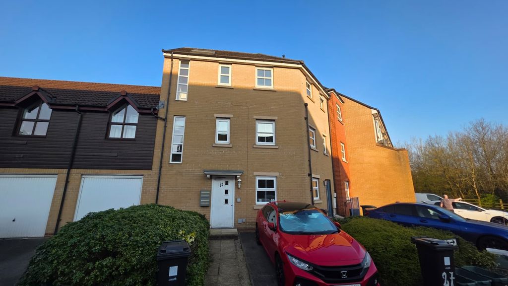 2 bed flat for saleThe Sidings, Bristol BS16