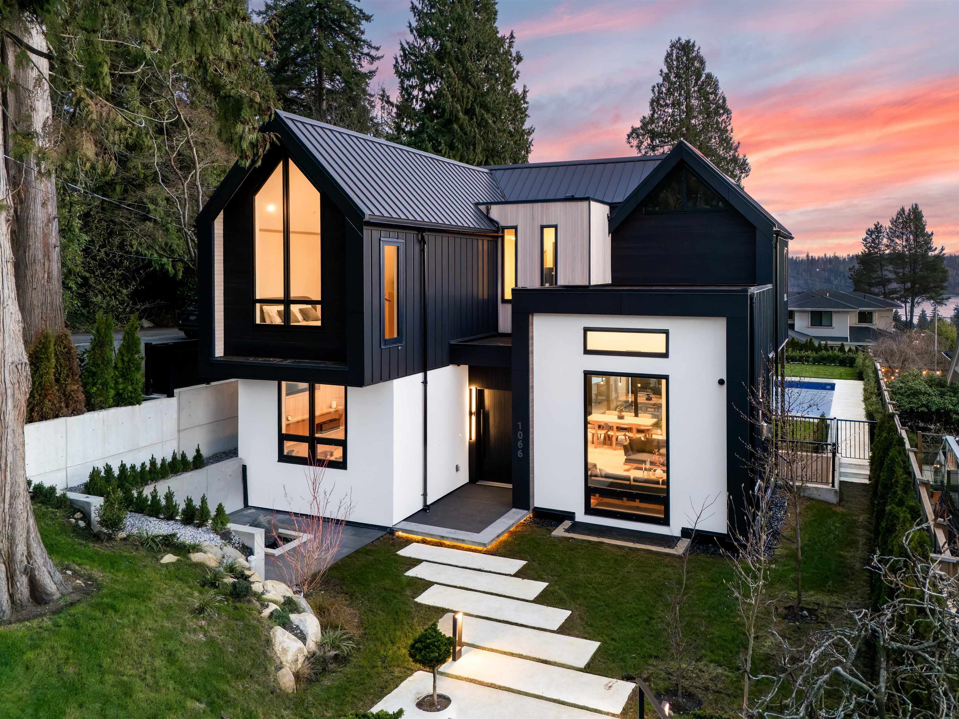 1066 Fulton Avenue, West Vancouver, BC, V7T 1N2