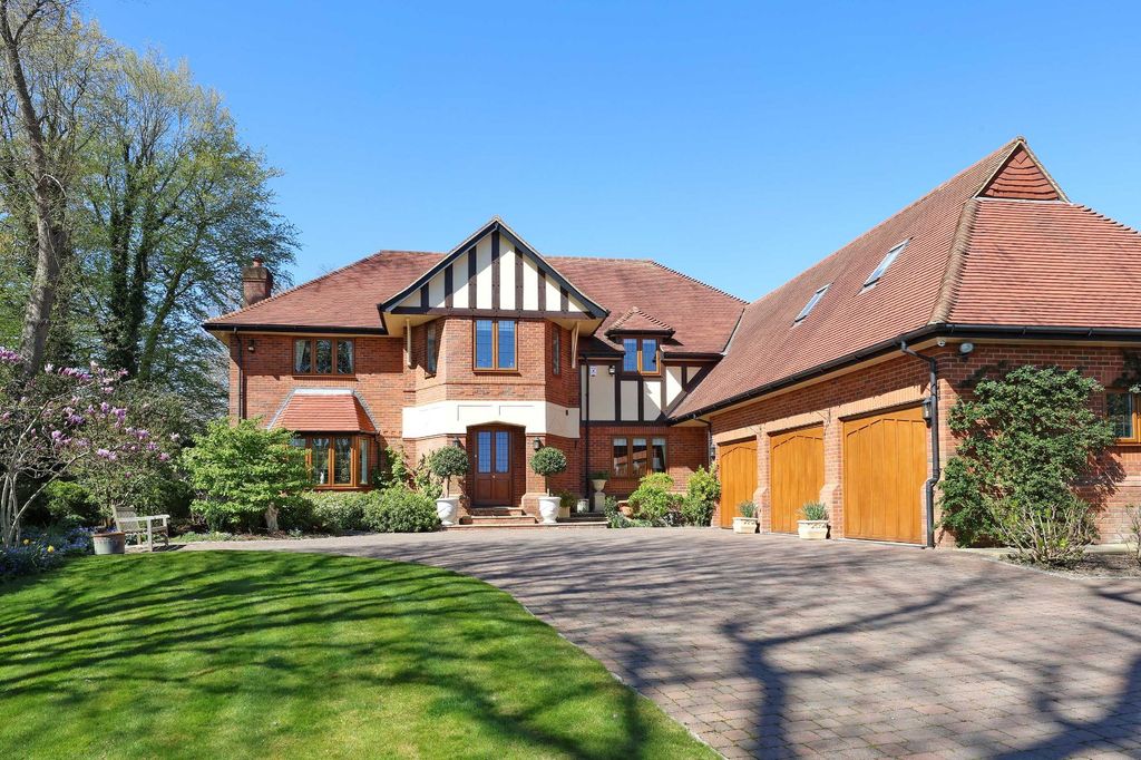 5 bed detached house for salePavilion End, Forty Green Road, Knotty Green, Beaconsfield HP9