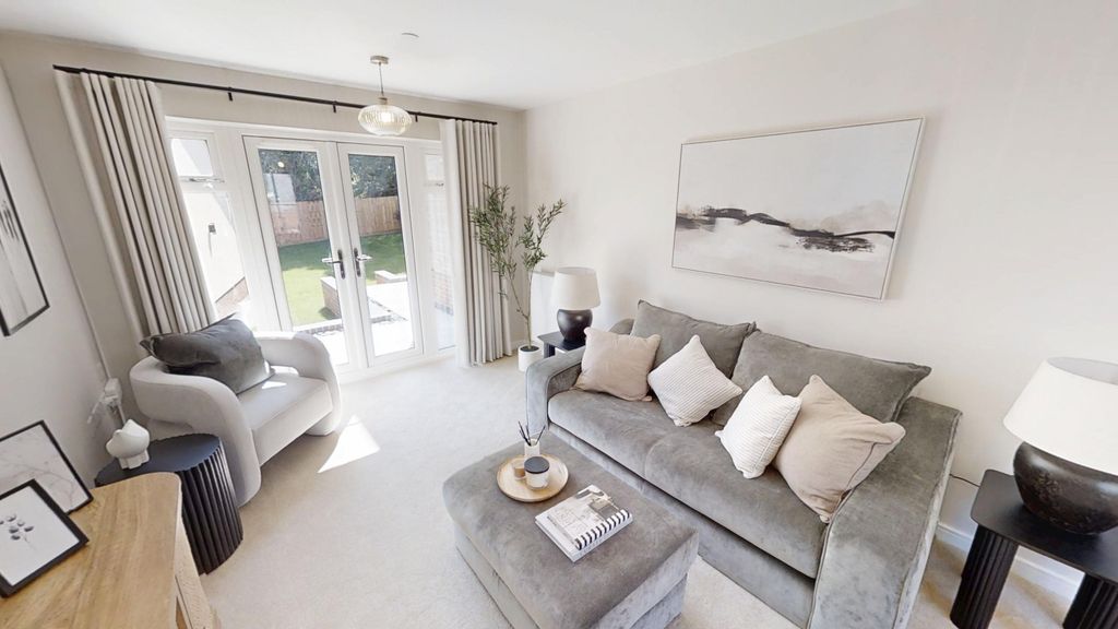 4 bed detached house for saleMerthyr Road, Govilon NP7 photo 4