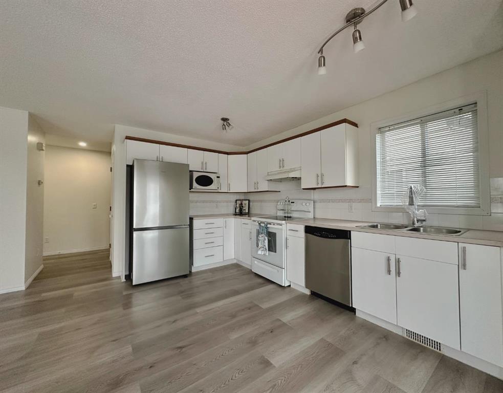 Additional image 4 of 139 Bridlewood Circle SW, Calgary, AB, T2Y 3L1