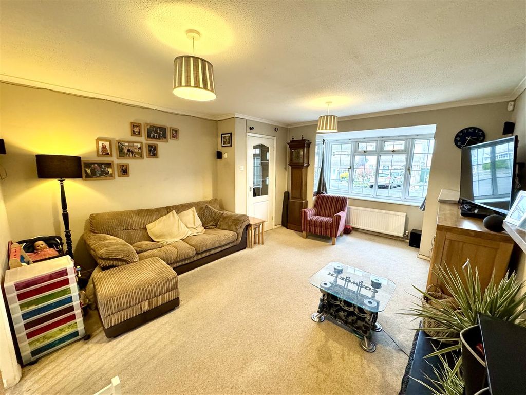 4 bed detached house for salePiercefield Avenue, Chepstow NP16 photo 2