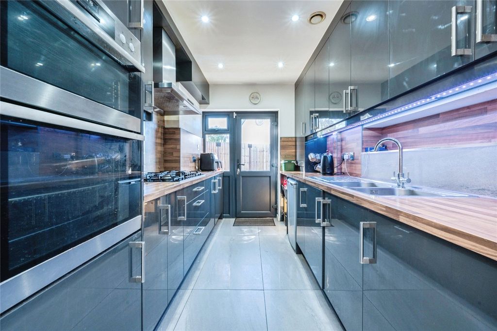 Additional image 23 of 8 bed detached house for saleGreen End Road, Bedford, Bedfordshire MK43