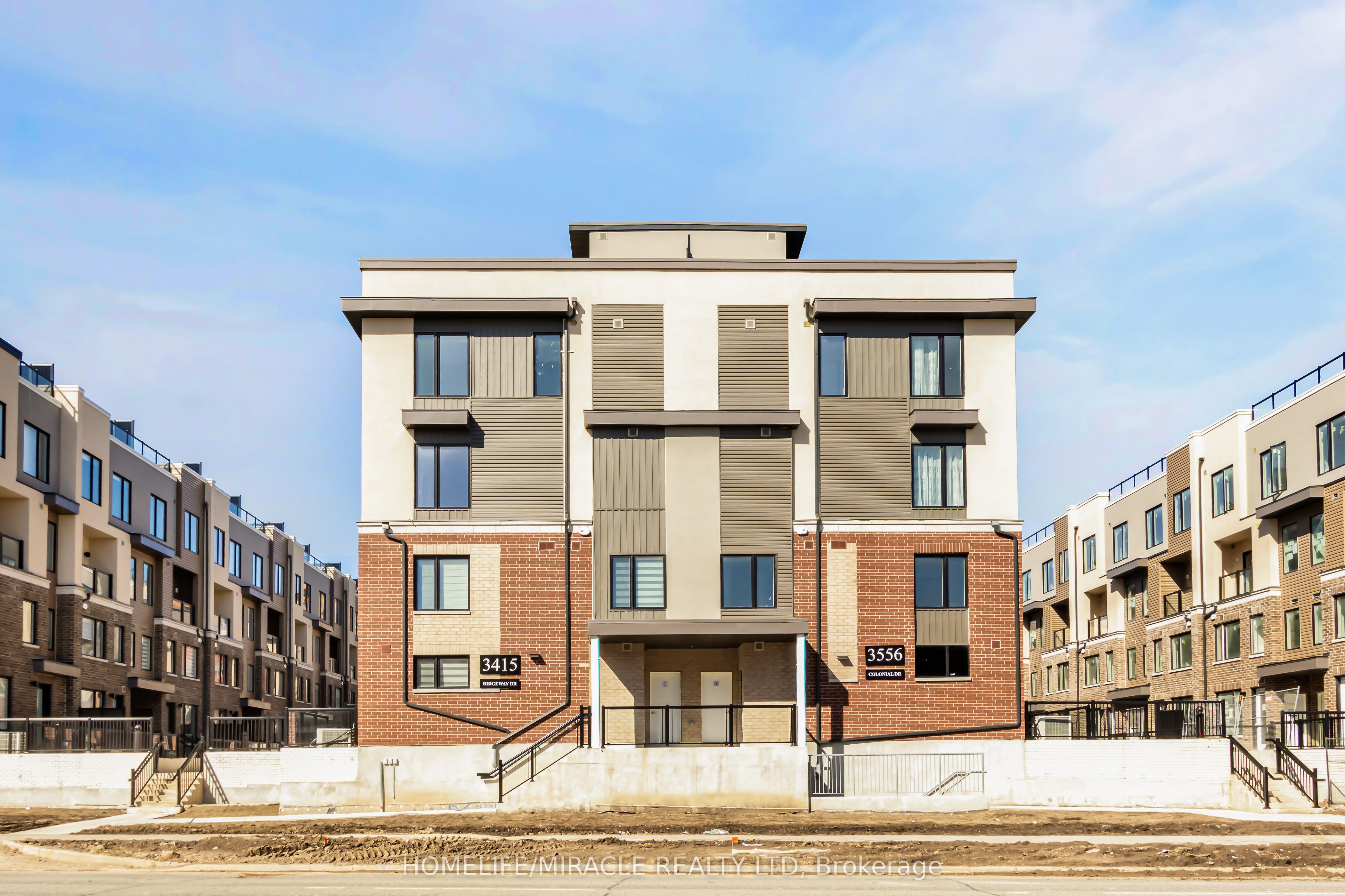 16-3415 Ridgeway Drive, Mississauga, ON, L5L 0B9