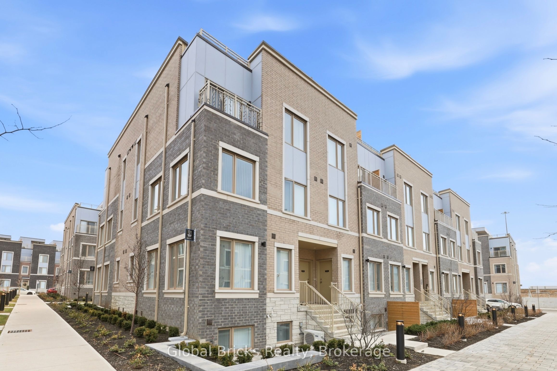 TH #210-131 Honeycrisp Crescent, Vaughan, ON, L4K 0N7