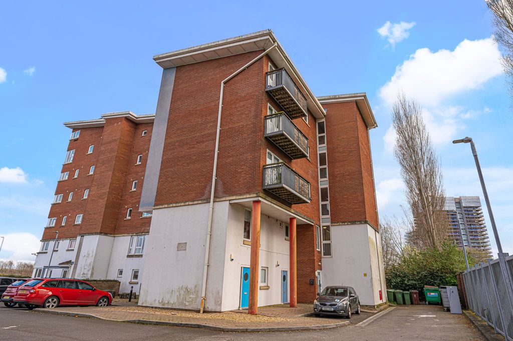 2 bed flat for saleJim Driscoll Way, Cardiff CF11