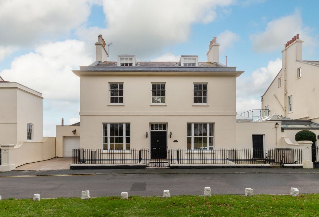 Additional image 2 of 7 bed detached house for saleL'hyvreuse, Cambridge Park, St. Peter Port, Guernsey GY1