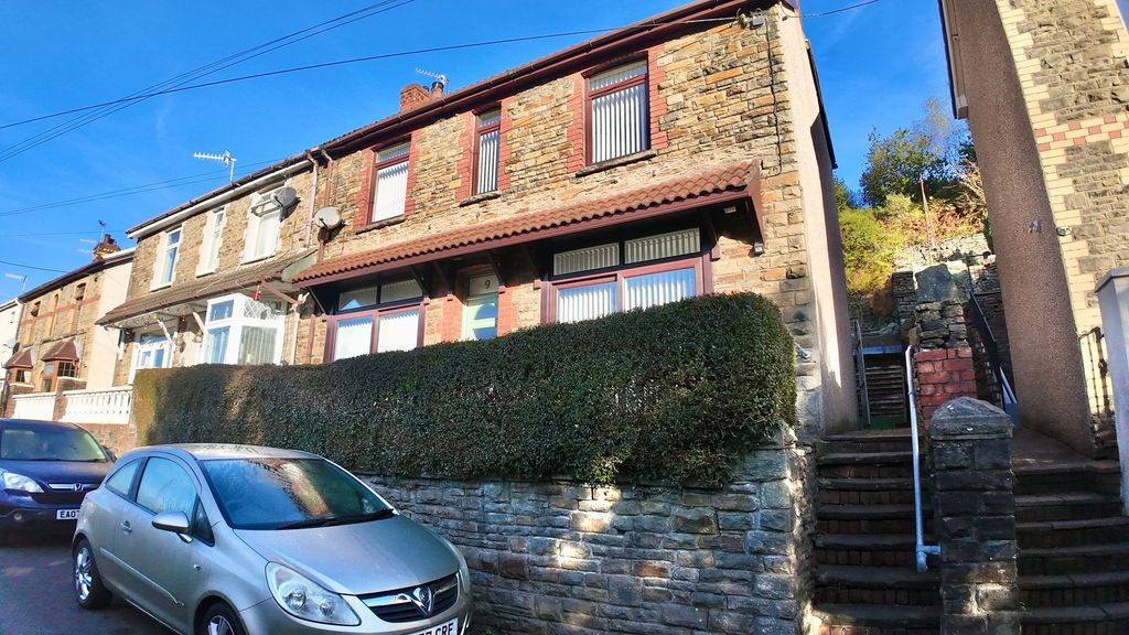 3 bed semi-detached house for saleGladstone Road, Crumlin NP11