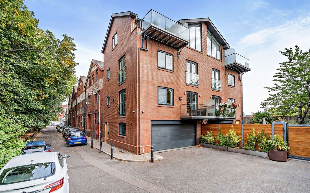 Additional image 2 of 4 bed end terrace house for saleRoyal Stuart Lane, Cardiff CF10