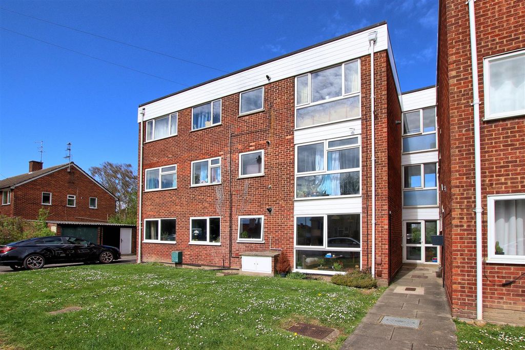 2 bed flat for saleHoward Court, Cambridge CB5