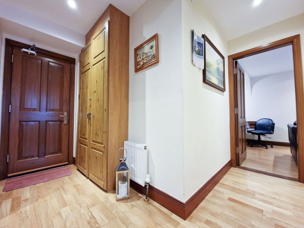 Additional image 7 of 2 bed flat for saleFlat 18 Kensington Court, St Helier JE2