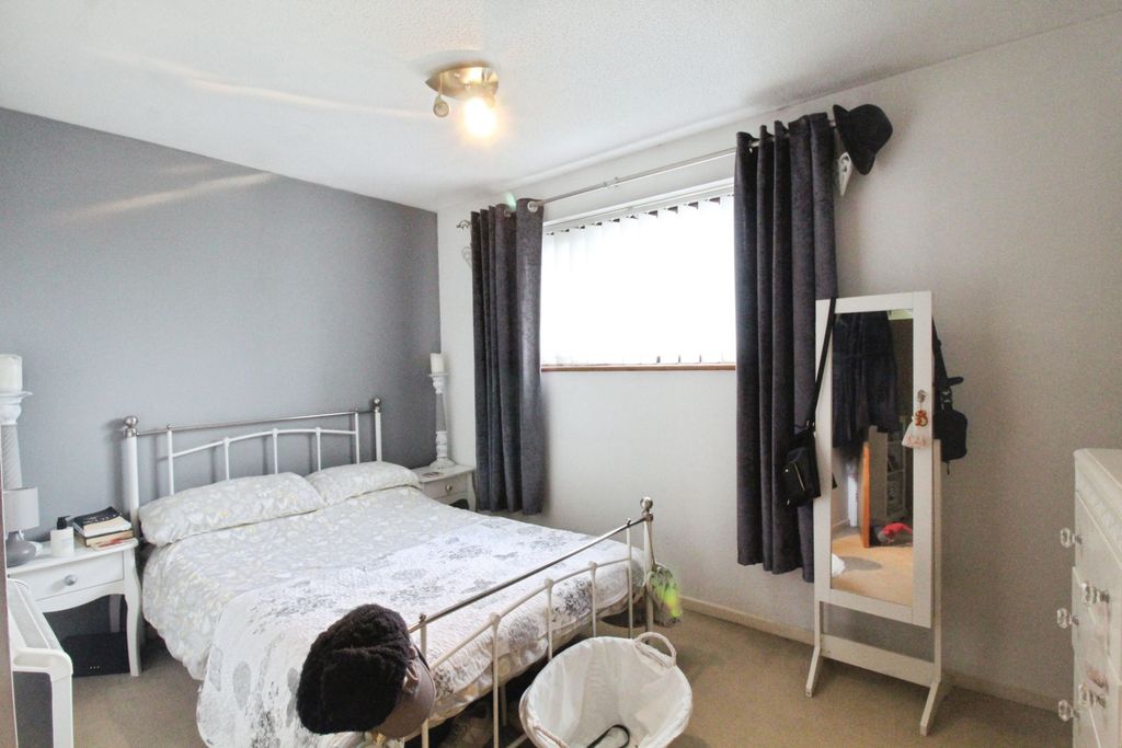 1 bed flat for salePetit Couronne Way, Beccles NR34 photo 3