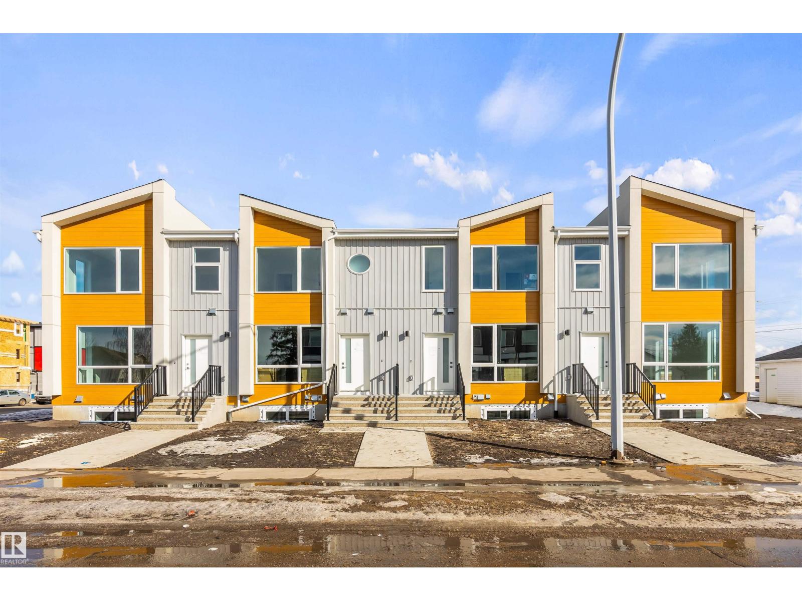 10011 162 Street NW, Edmonton, AB, T5P3L5