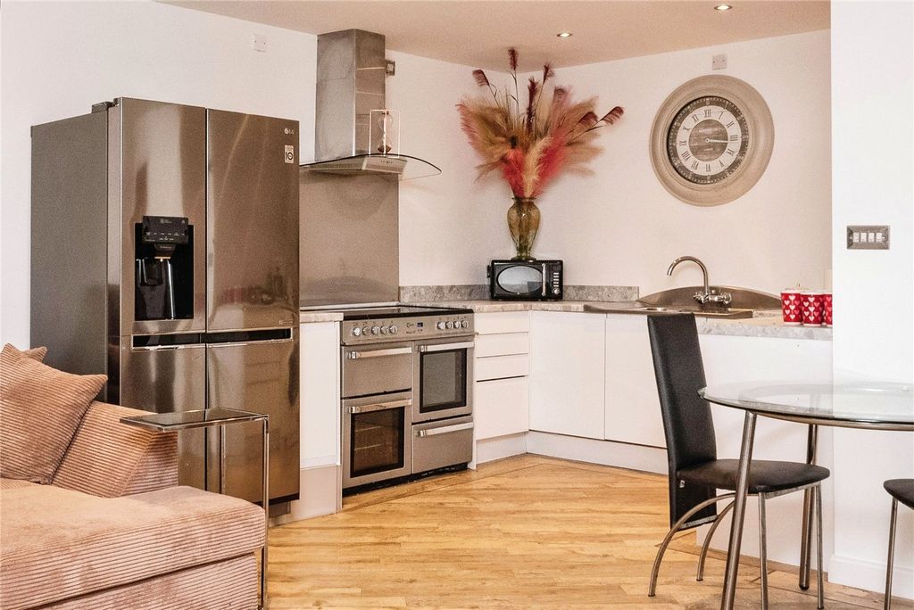 Additional image 2 of 2 bed flat for saleOcean Buildings, Bute Crescent, Cardiff CF10