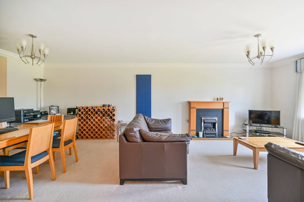 Additional image 4 of 2 bed flat for saleNorth Street, Winkfield, Windsor SL4