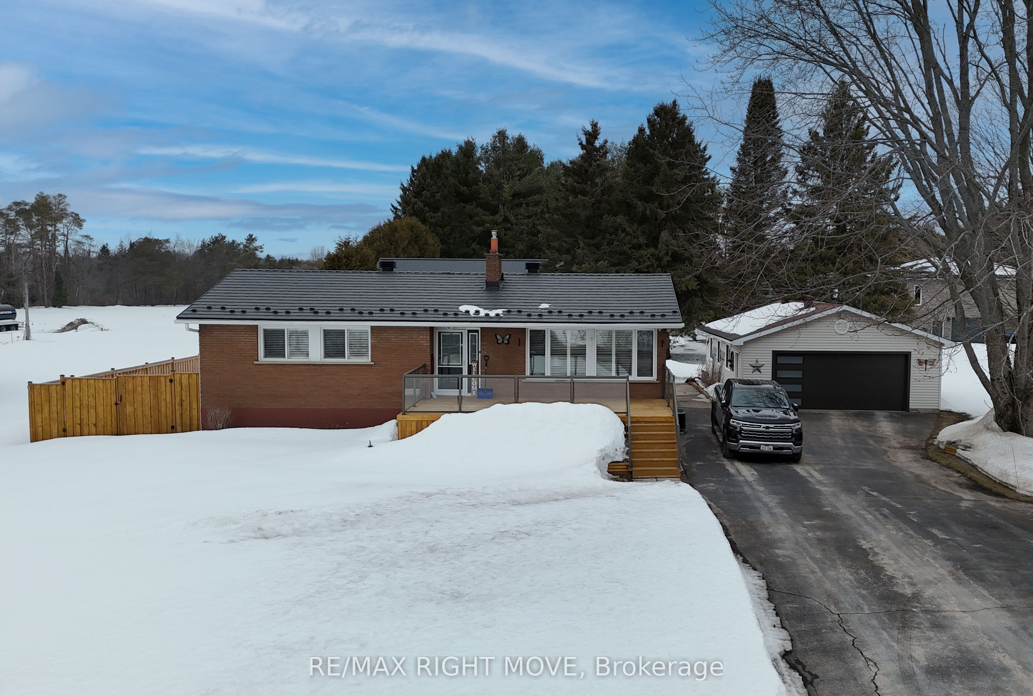 116 Mill Street E, Springwater, ON, L0L 1V0 photo 2