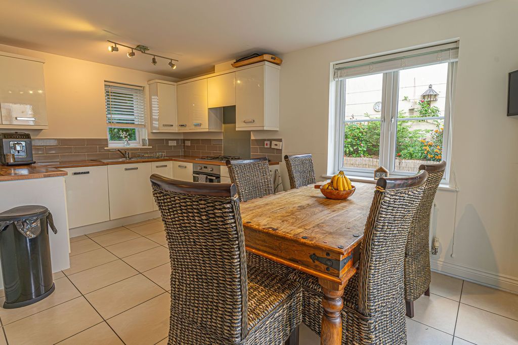 4 bed detached house for saleRoundbush Crescent, Caerwent NP26 photo 2