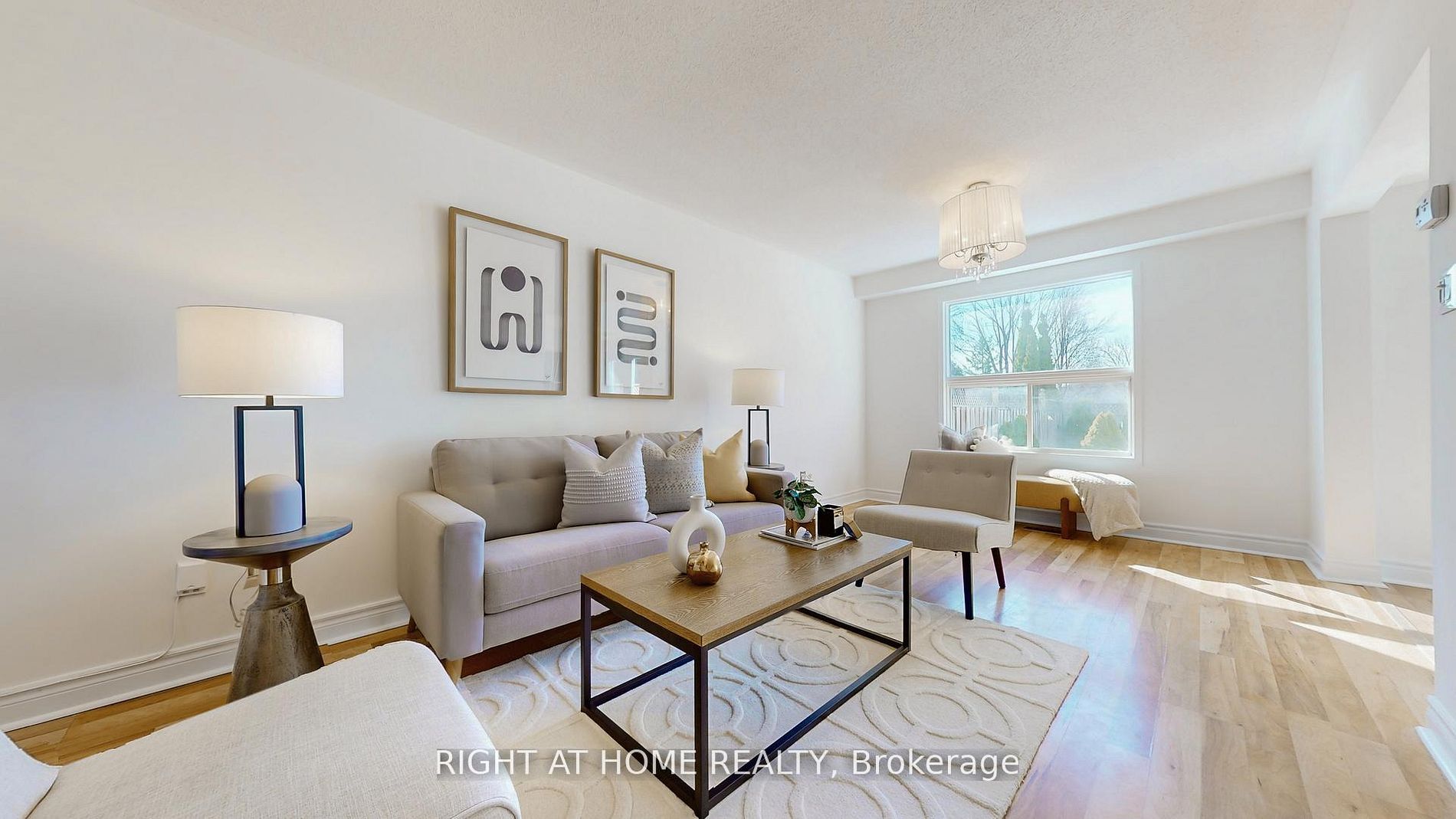 112 Creekwood Crescent, Whitby, ON, L1R 2K4