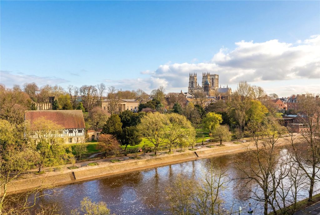 2 bed flat for saleLeeman Road, York, North Yorkshire YO26