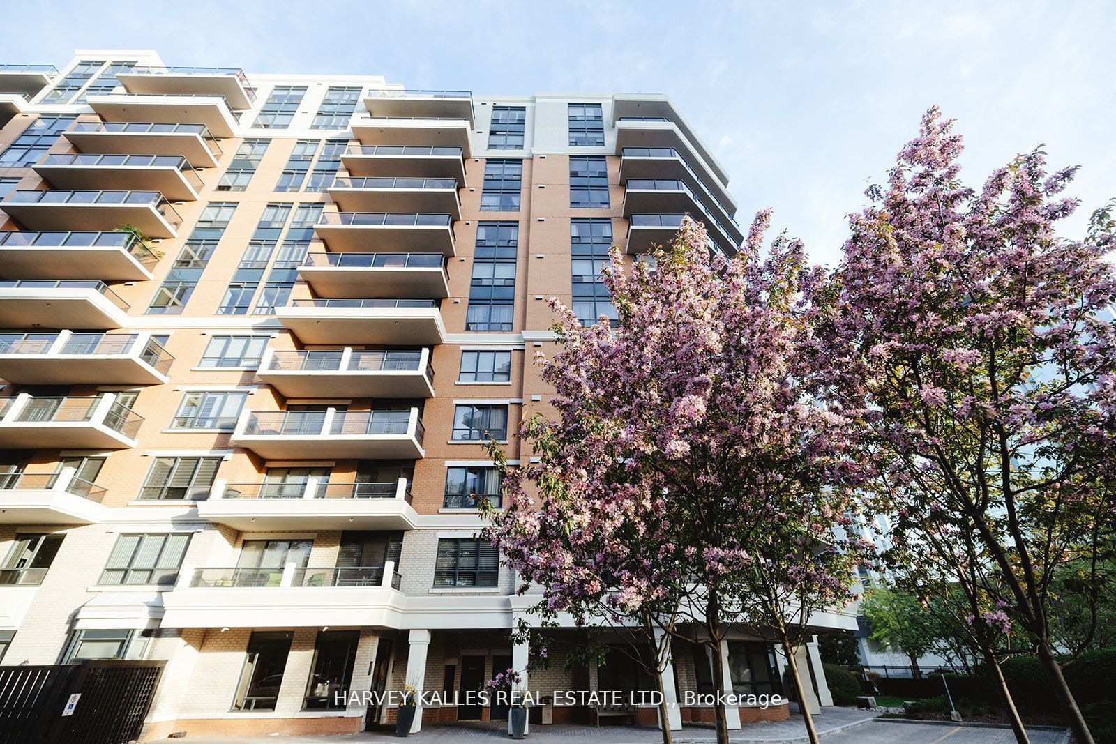 412-2 Aberfoyle Crescent, Toronto, ON, M8X 2Z8