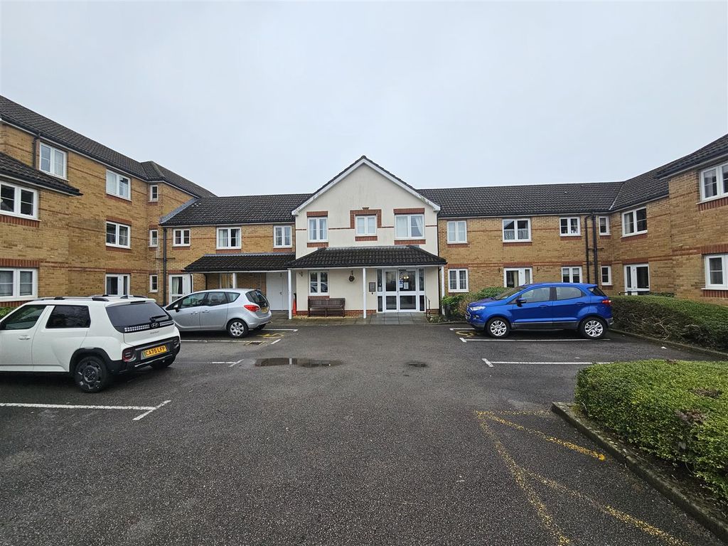 2 bed flat for saleMclay Court, St. Fagans Road, Fairwater, Cardiff CF5