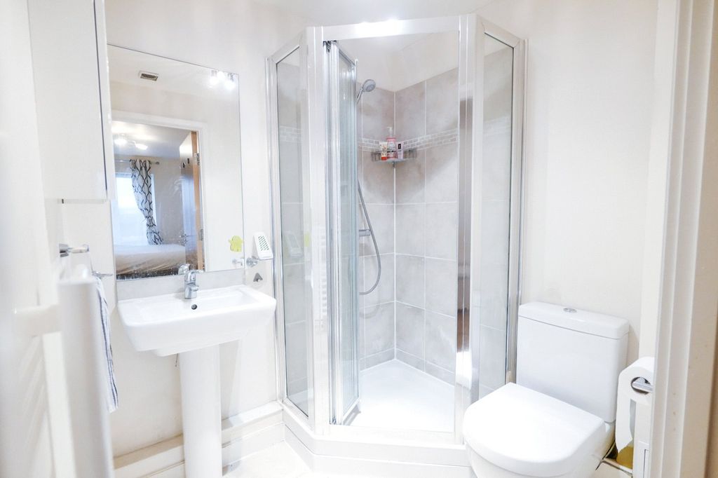 Additional image 8 of 2 bed flat for saleHeritage Avenue, Colindale NW9