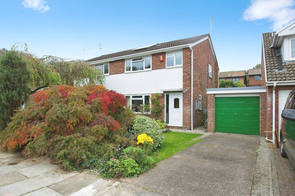 3 bed semi-detached house for saleParc Y Fro, Creigiau, Cardiff CF15