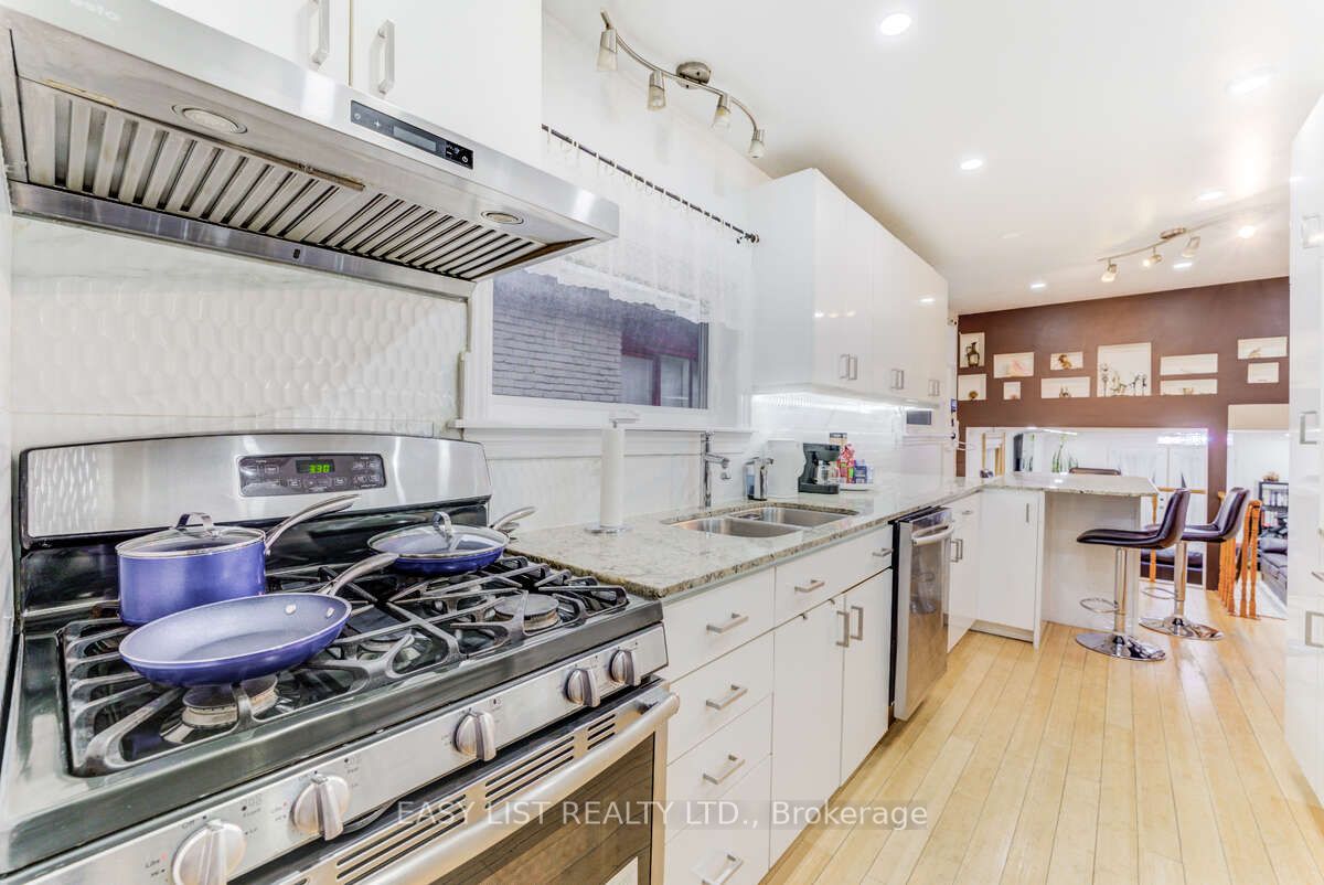 Additional image 5 of 946 Mcbride Avenue, Mississauga, ON, L5C 1L6