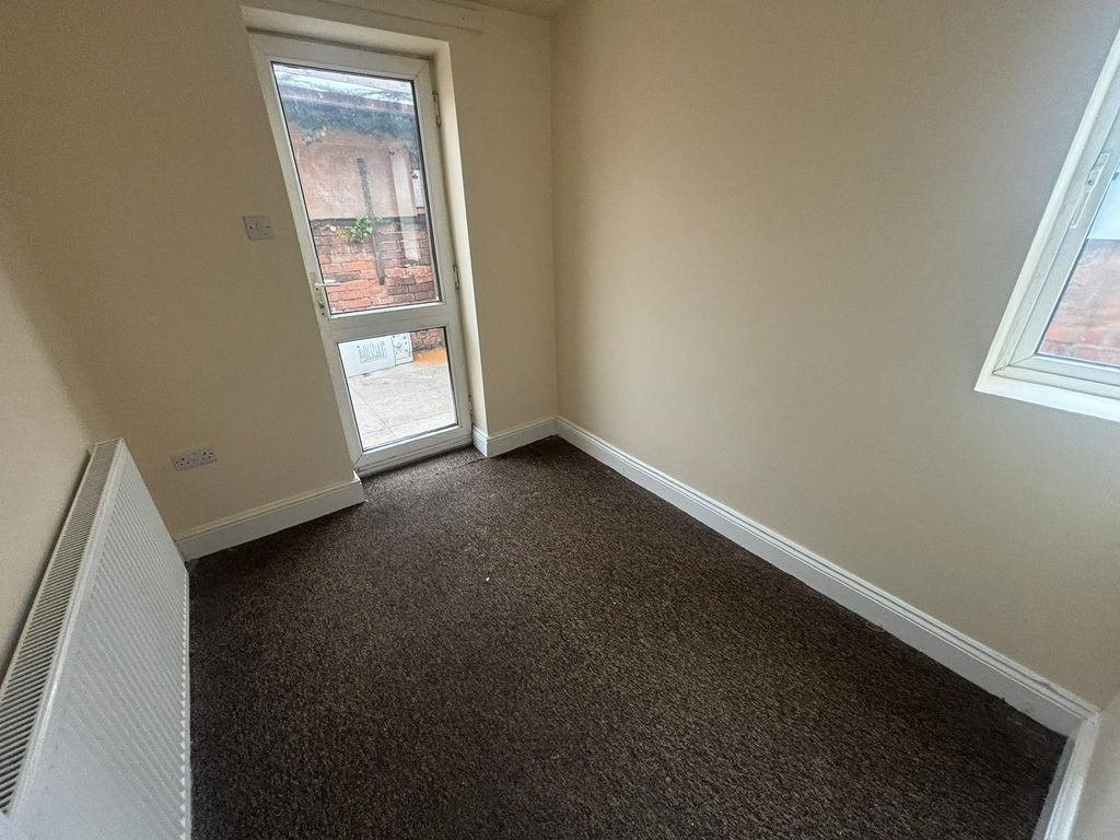 2 bed flat to rentMountcastle Road, Leicester LE3 photo 4