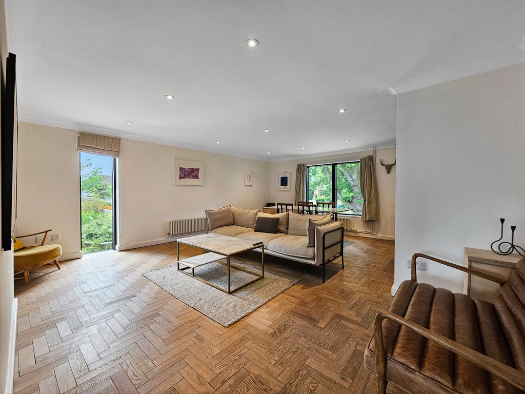 2 bed flat for saleDundee Close, Cambridge CB4 photo 4