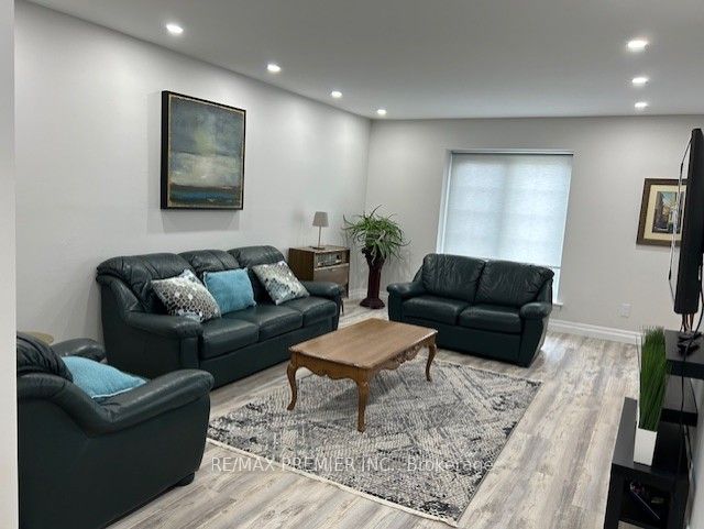 Additional image 3 of 235 Louis Drive, Mississauga, ON, L5B 1Z1