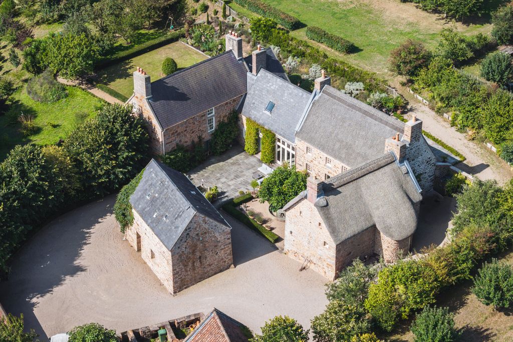 Additional image 3 of 6 bed detached house for saleLes Charrieres Malorey, St. Lawrence, Jersey JE3