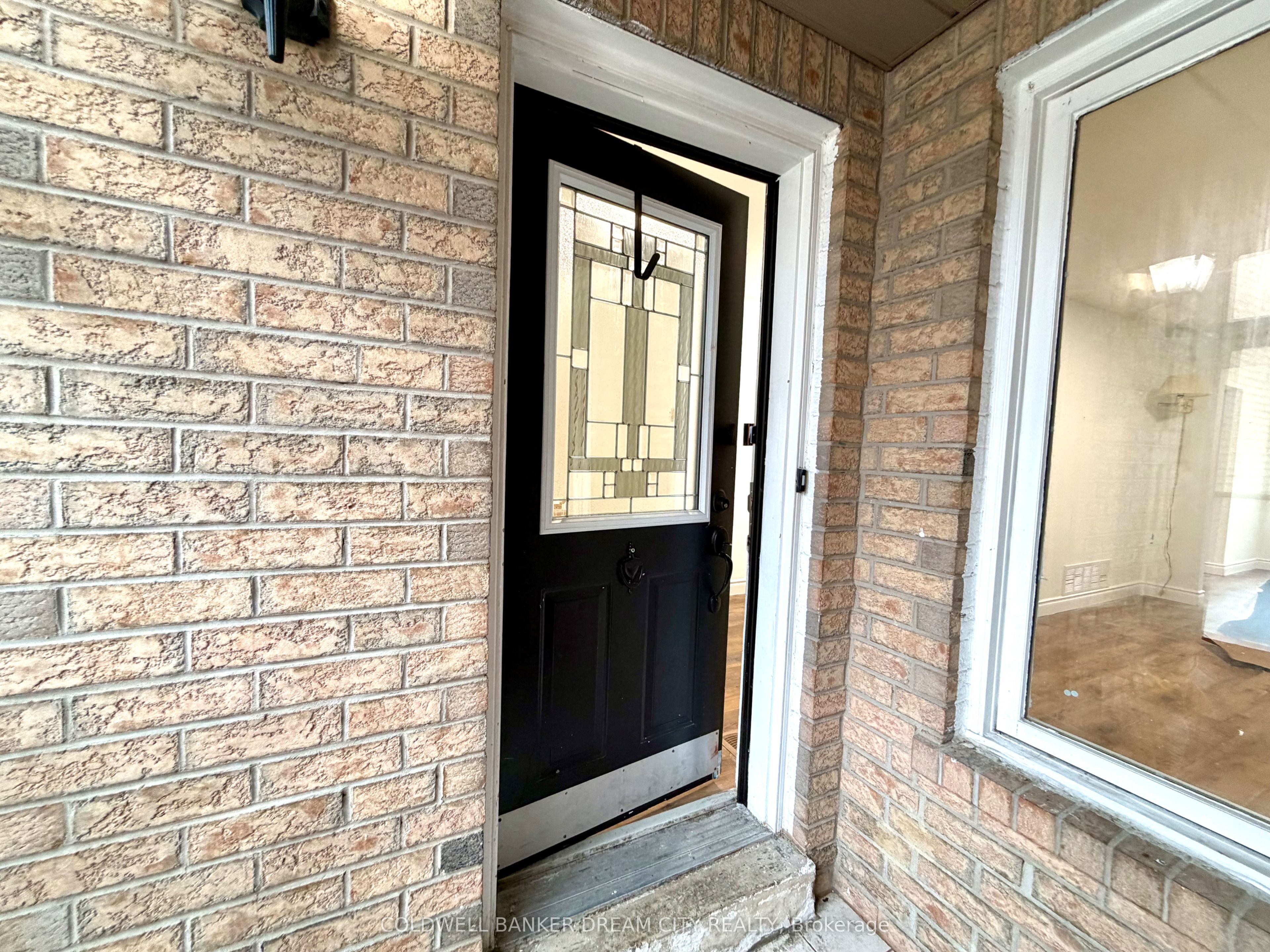 Additional image 2 of UPPER UNIT-1031 Blizzard Road, Mississauga, ON, L5V 1T2
