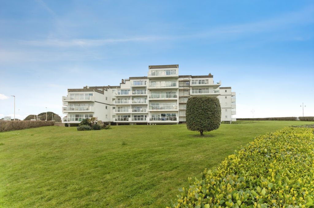 2 bed flat for saleRoyal Parade, Eastbourne BN22