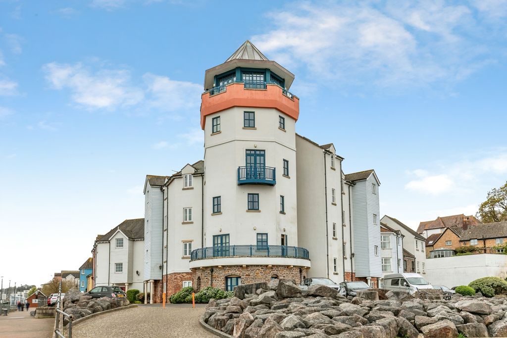 2 bed flat for saleEastcliff, Bristol, Avon BS20
