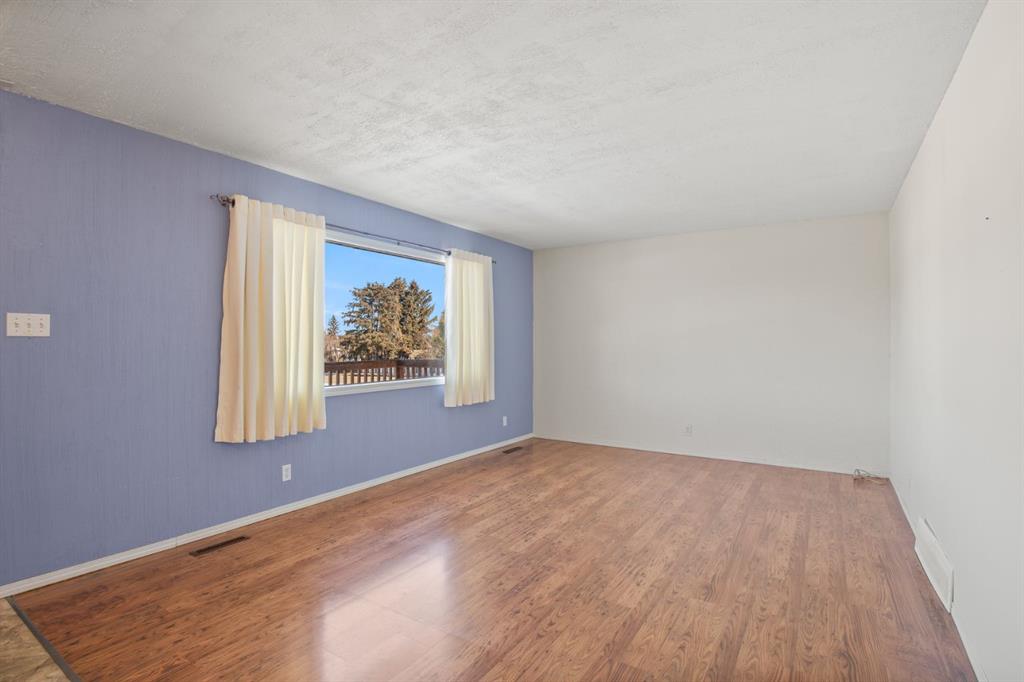 Additional image 3 of 4807 45 Street, Innisfail, AB, T4G 1M8