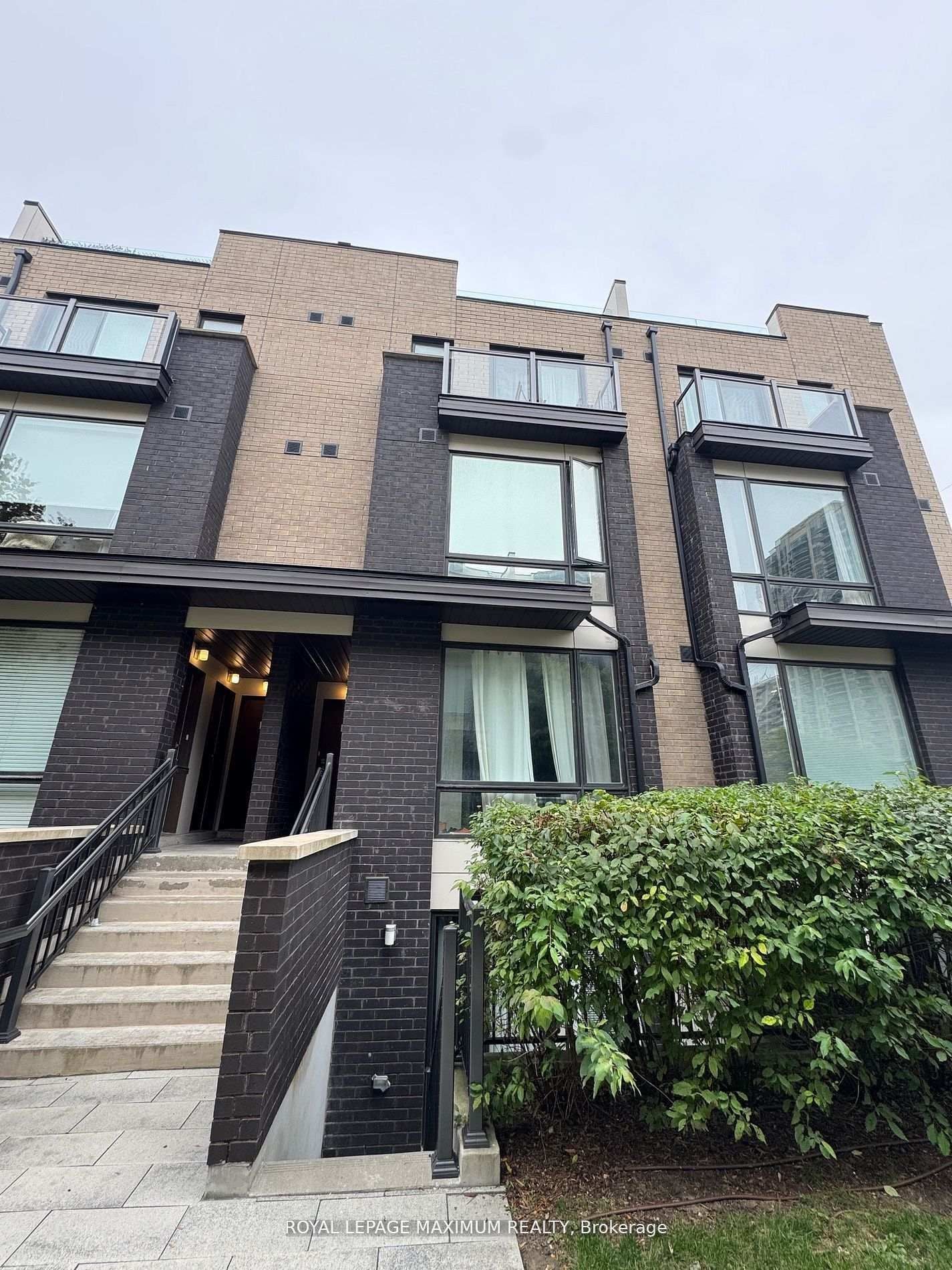 92-30 Fieldway Road, Toronto, ON, M8Z 0E3