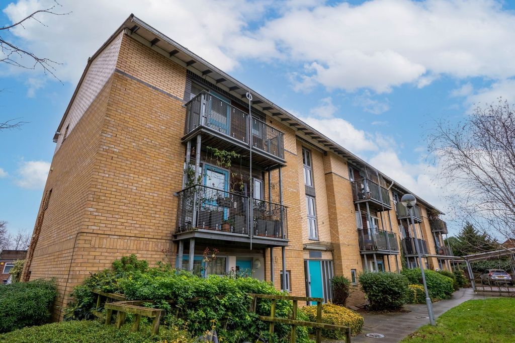 1 bed flat for saleBarnwell Road, Stepneys CB5 photo 4
