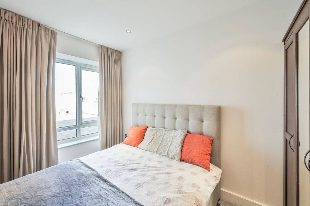Additional image 6 of 3 bed flat for saleBoulevard Drive, Colindale, London NW9