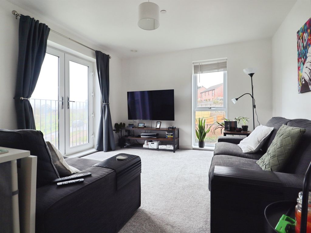 2 bed flat for saleBraunton Crescent, Llanrumney, Cardiff CF3 photo 4
